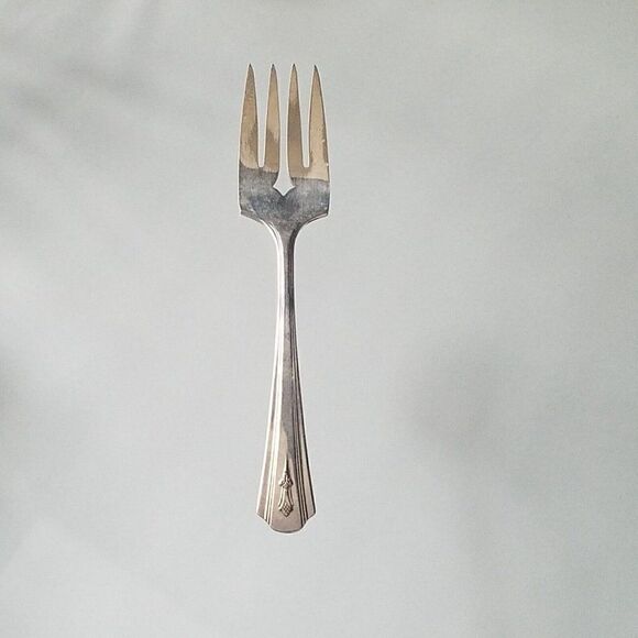 Peerless Oneida Silver Plate 1933 Charmion Pattern Serving Fork 8.25 in - Picture 6 of 12